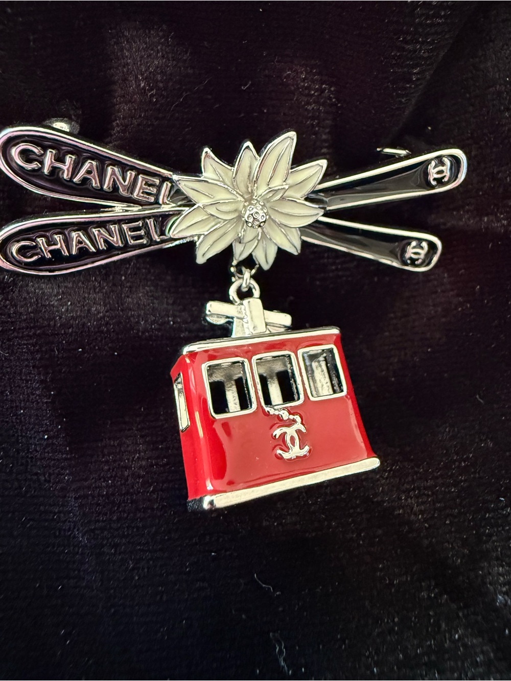 ChaneI Salzburg. Enameled Cable Car🚠 Skies ⛷️Flower🌸 Brooch - Picture 2 of 9